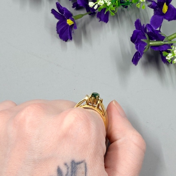 Reversible Gold Plated Ring with Emerald Green Stone or White Crystal Cluster - Picture 3 of 9